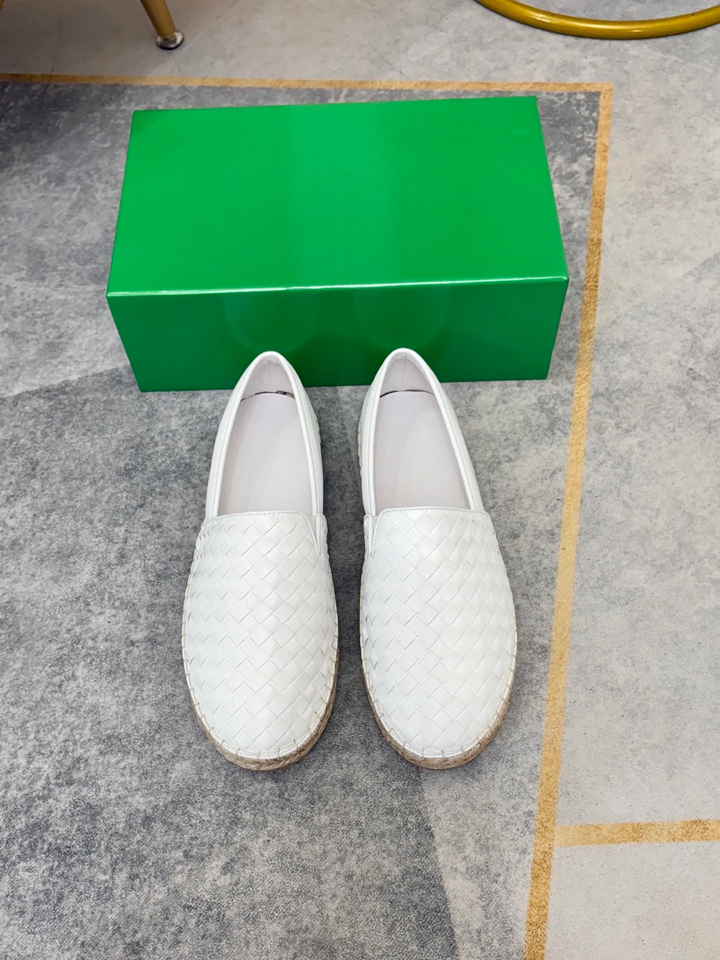 P420. BV men's casual shoes, handsome and versatile low-top shoes, woven cowhide upper, pigskin lining for the feet, 🌺🌺perfect shoe last, 🌲🌲 fashionable and handsome, comfortable on the feet, 🚗🚗wear-resistant and non-slip rubber outsole. Code number: 38-44. 45 is custom-made and cannot be returned or exchanged